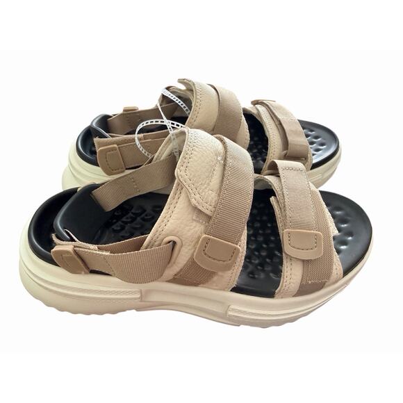 Athletic_Shoes